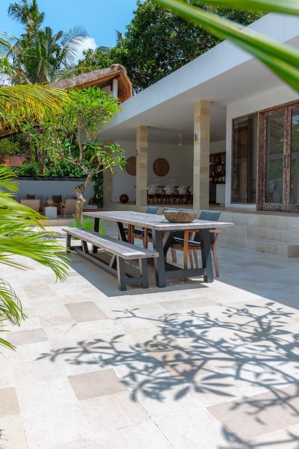 Villa Rasa Senang, With Private Cook And Pool Karangasem Eksteriør bilde